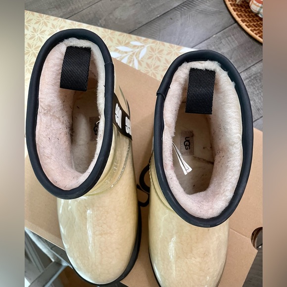 𝙲𝚕𝚊𝚜𝚜𝚒𝚌 𝙲𝚕𝚎𝚊𝚛 𝙼𝚒𝚗𝚒 𝚄𝚐𝚐𝚜 - Picture 6 of 8